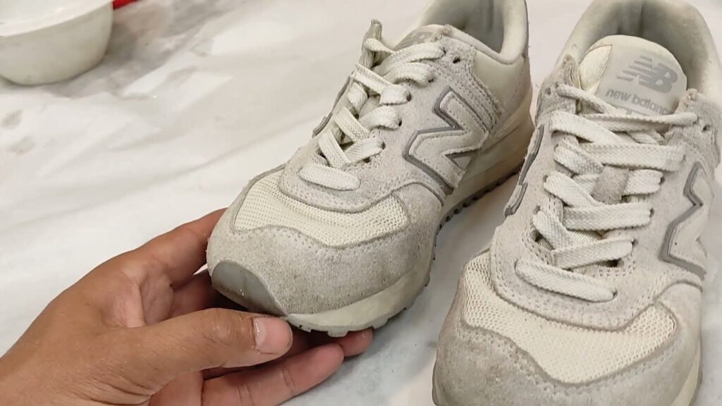 How to clean white suede shoes